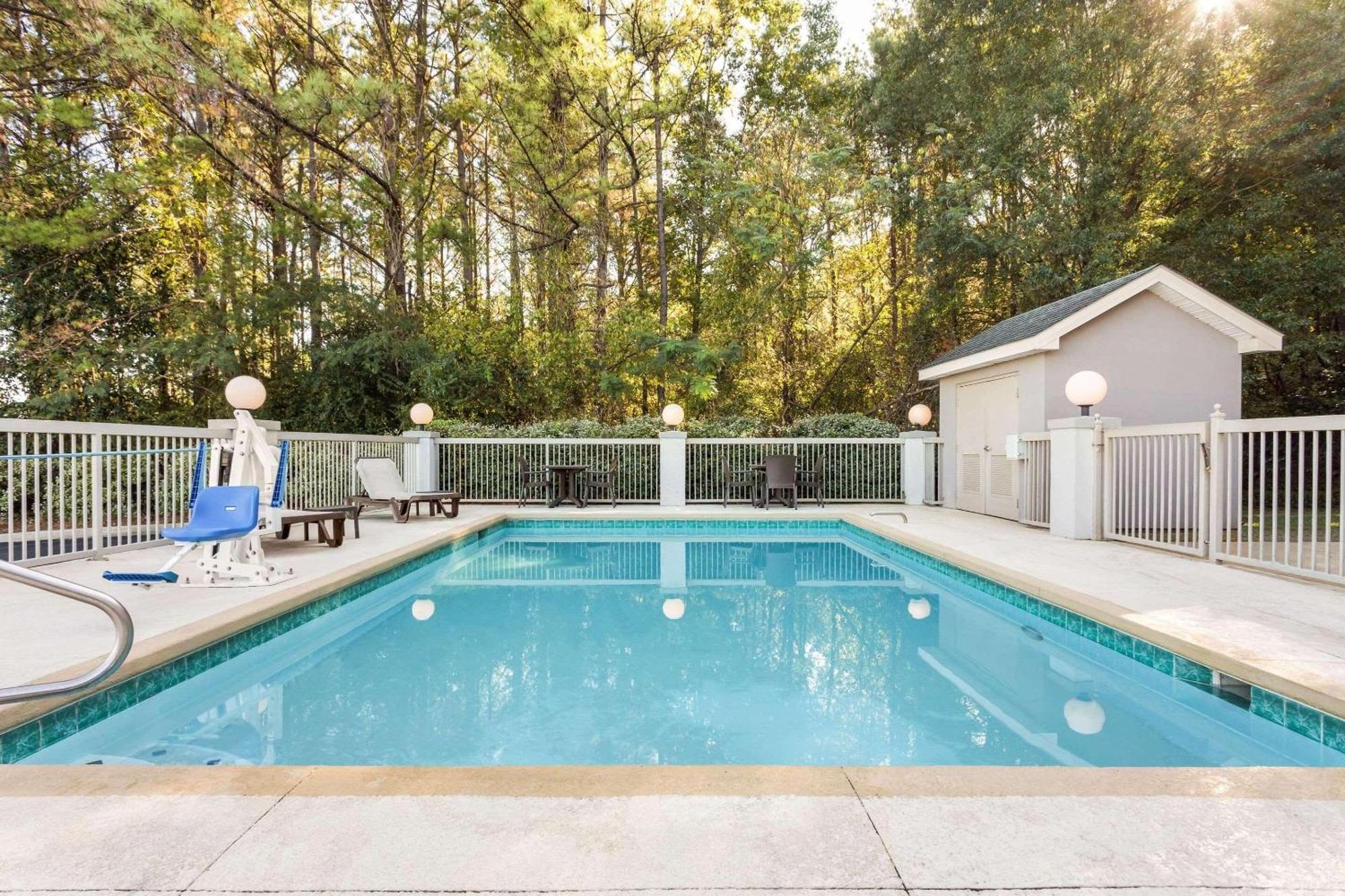 Country Inn & Suites By Radisson, Tuscaloosa, Al ภายนอก รูปภาพ